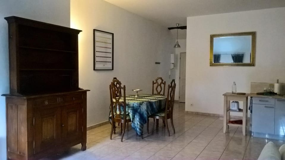 Kitchen or kitchenette, Living room, Dining area
