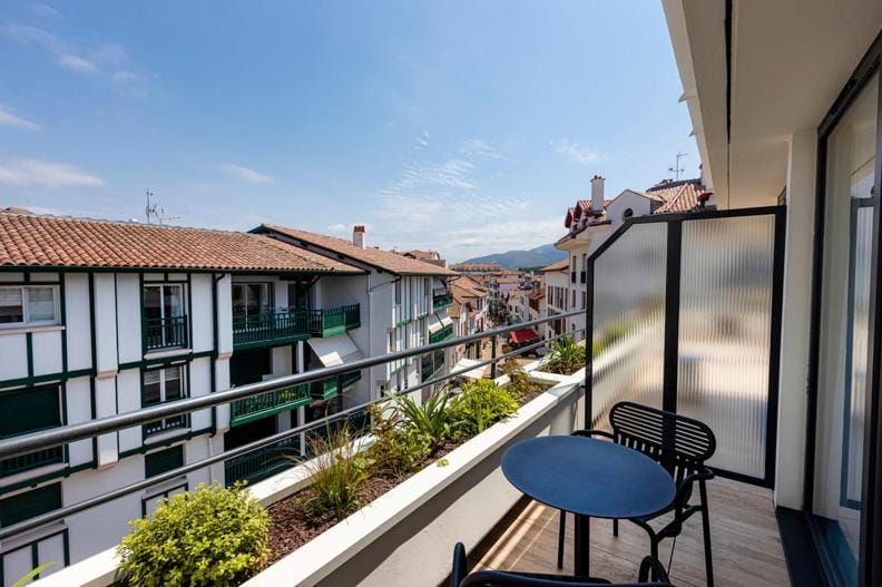 Property building, View (from property/room), Balcony/Terrace
