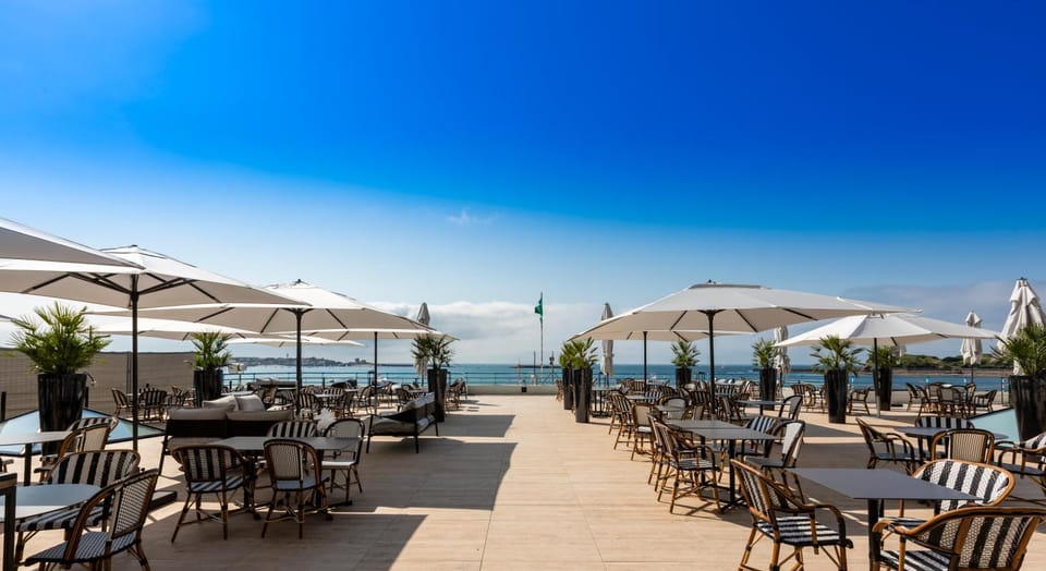 Patio, Restaurant/places to eat, Restaurant/places to eat, Balcony/Terrace, Lounge or bar, Sunset