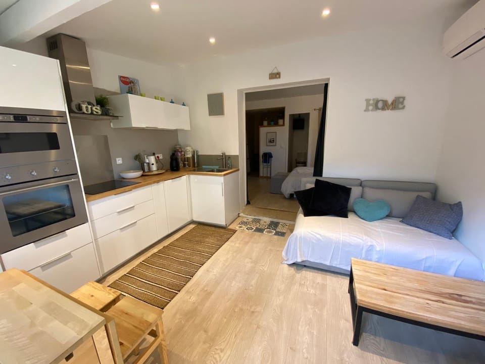 Agréable studio proche StTropez Piscine et Tennis Apartment in Gassin