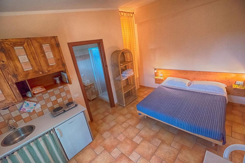 Bed, Kitchen or kitchenette