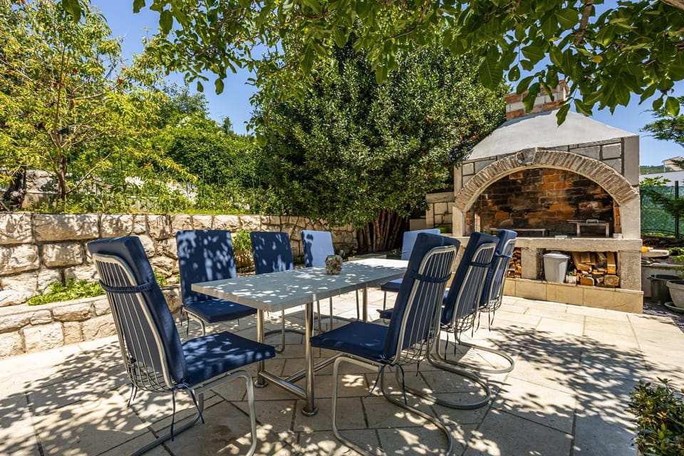 Patio, Day, Seating area
