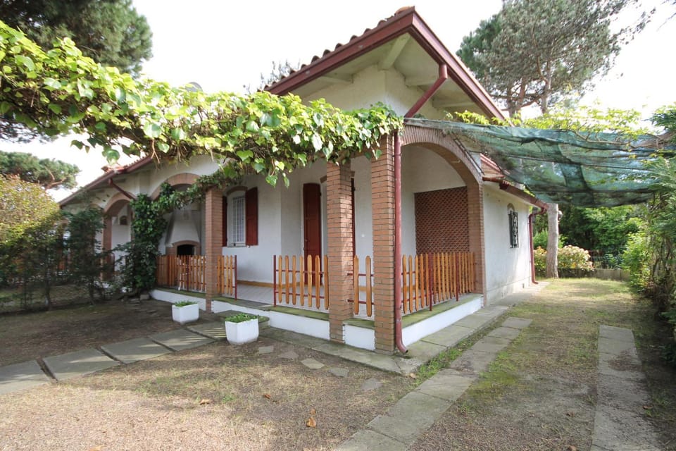 Facade/entrance, On site