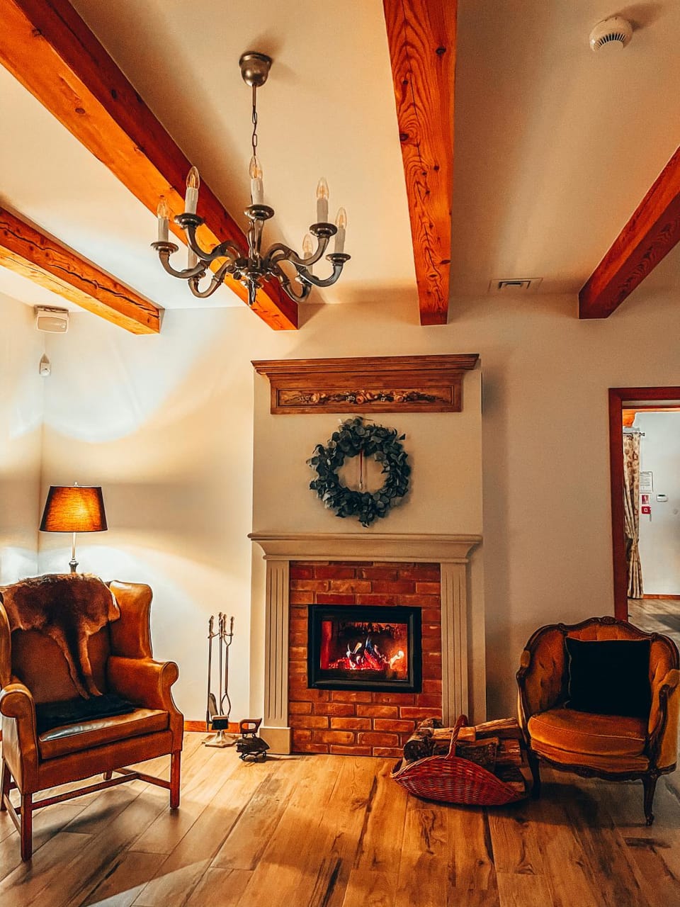 Living room, Seating area, fireplace