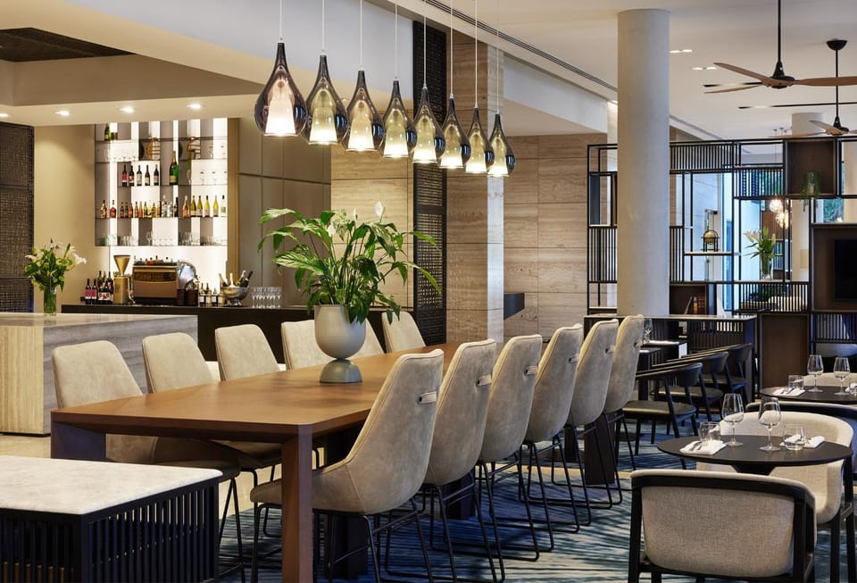 Restaurant/places to eat, Lounge or bar