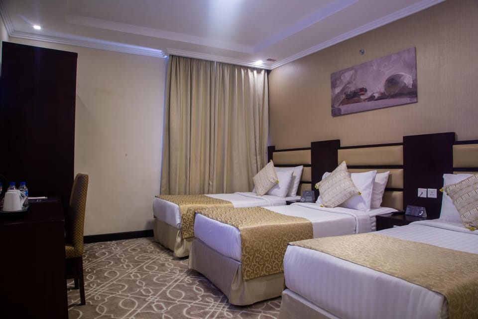 Bedroom, City view
