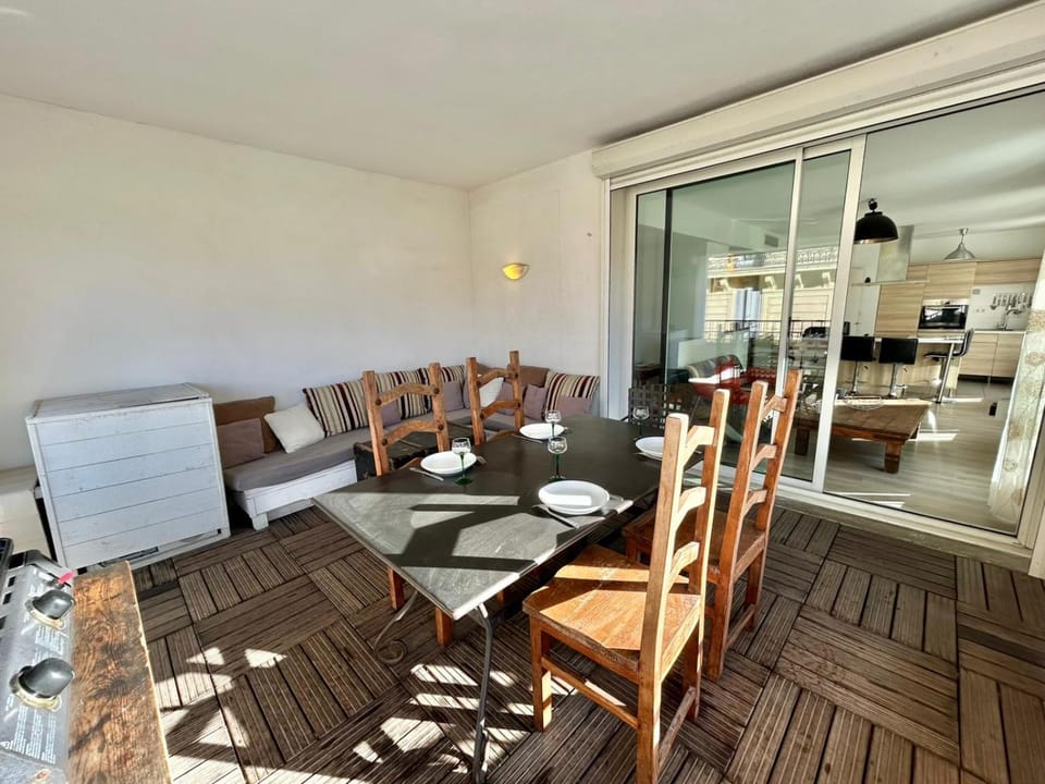 Patio, Balcony/Terrace, Dining area, City view