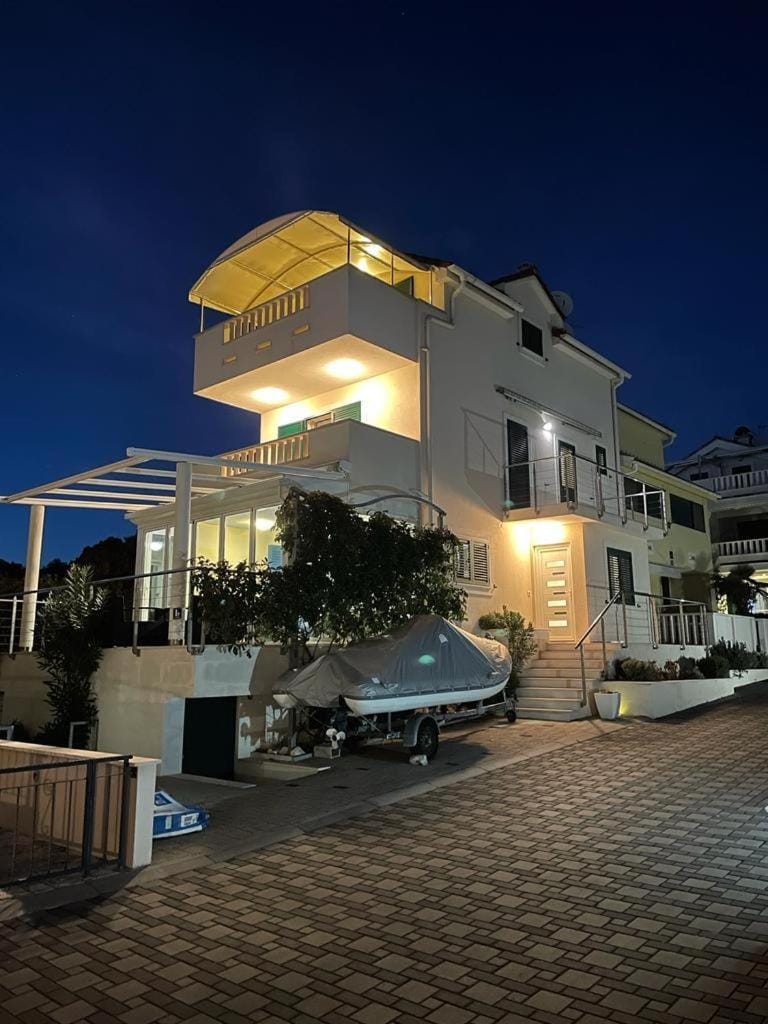 Apartments Villa Lili Lovetovo Apartment in Šibenik-Knin County, Croatia