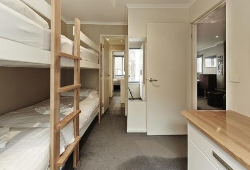 Bedroom, bunk bed