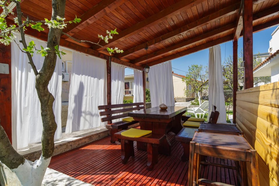 Off site, Garden