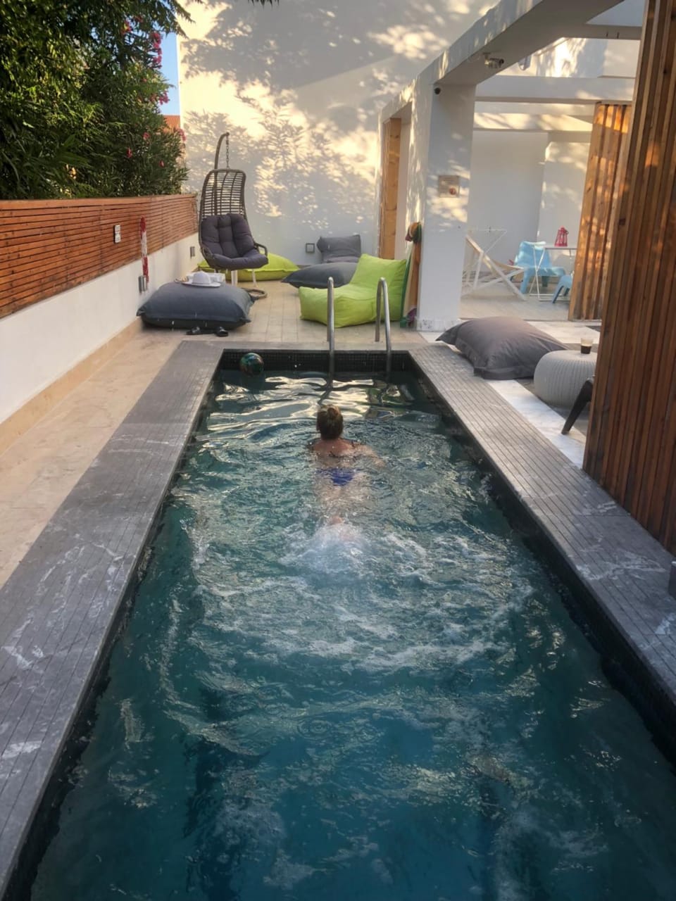 Seating area, Swimming pool, Swimming pool