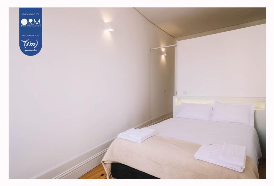 View (from property/room), Other, Photo of the whole room, Decorative detail, Bedroom, City view, Landmark view, Street view