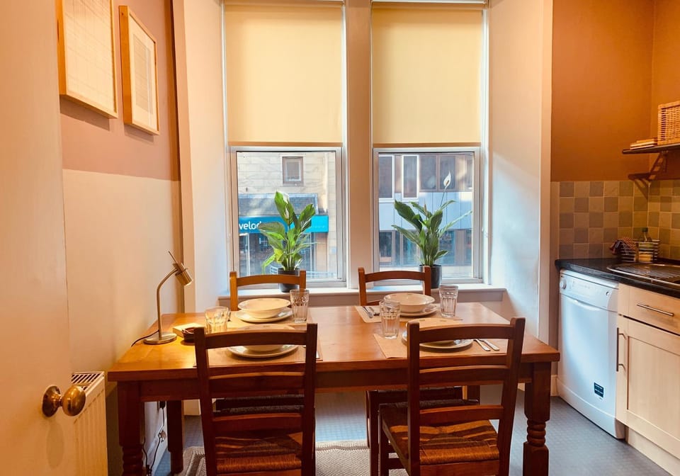 Living room, Decorative detail, Dining area
