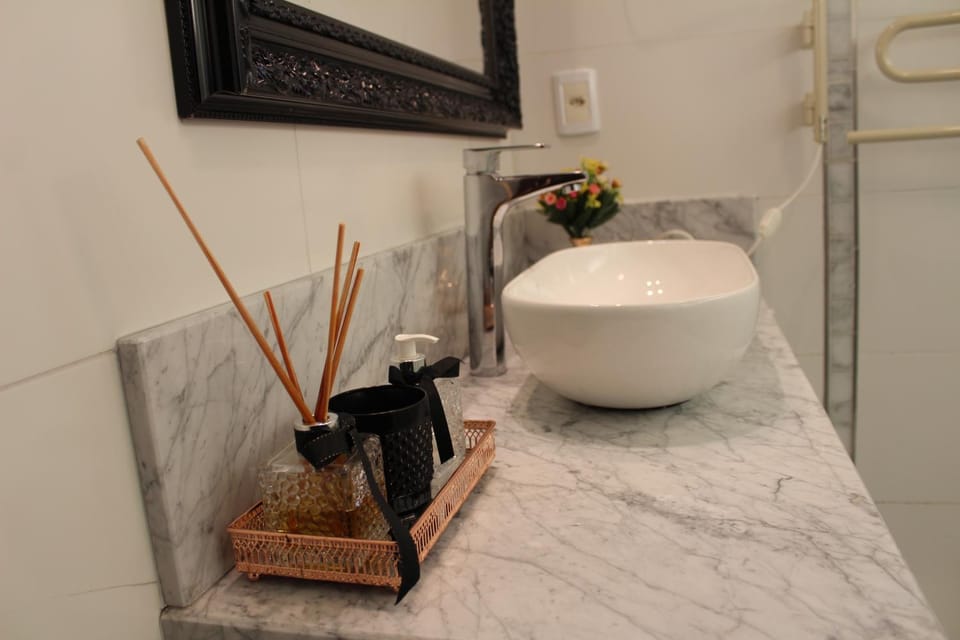 Bathroom, Decorative detail