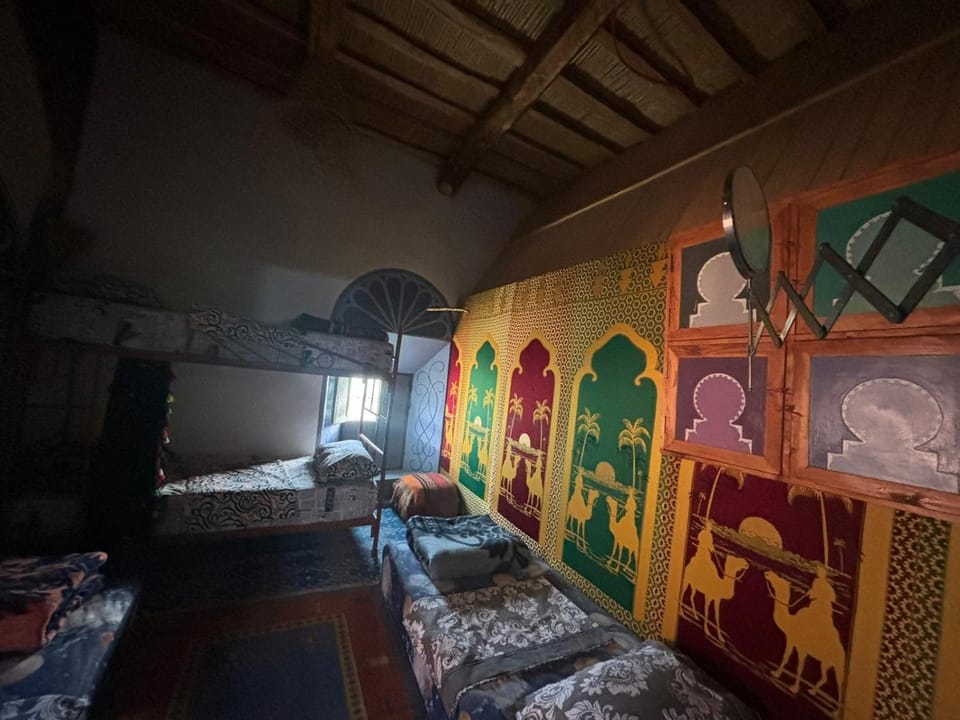 Property building, Bed, Photo of the whole room, Bedroom, bunk bed