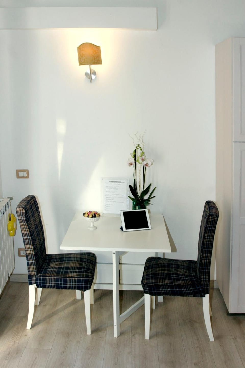 Seating area, Dining area