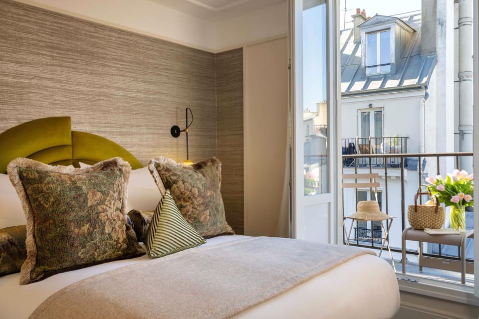 Bed, Balcony/Terrace, Photo of the whole room, Bedroom