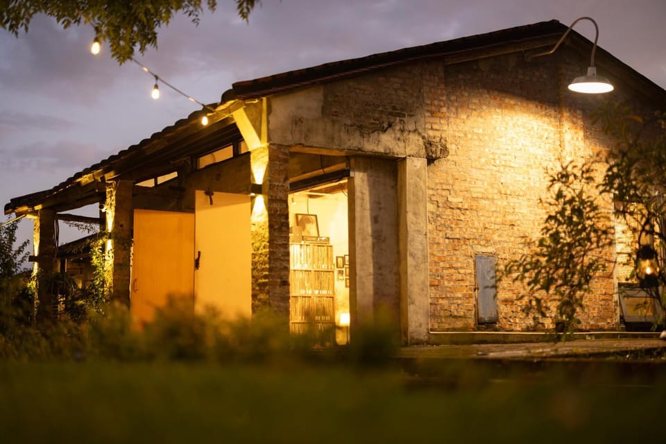 香蕉與黑膠 Yellow And Black Guest House Bed and Breakfast in Kaohsiung