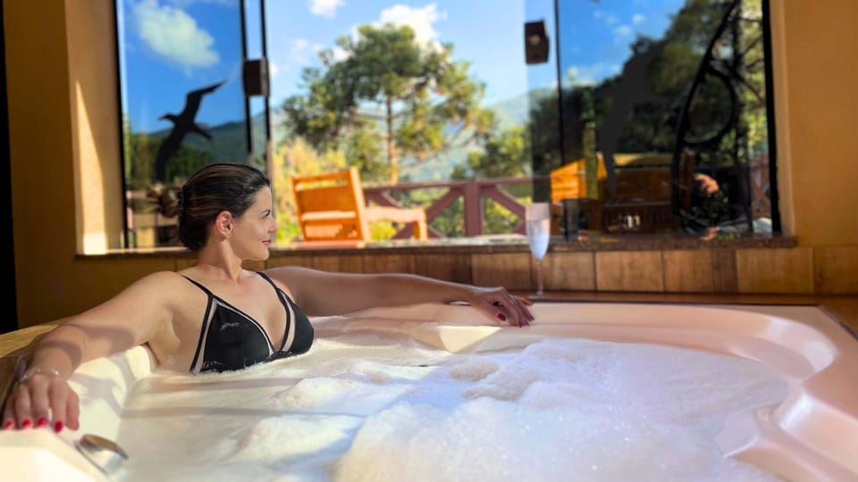 Hot Tub, View (from property/room), Bedroom, Landmark view, Mountain view, Breakfast, Bath