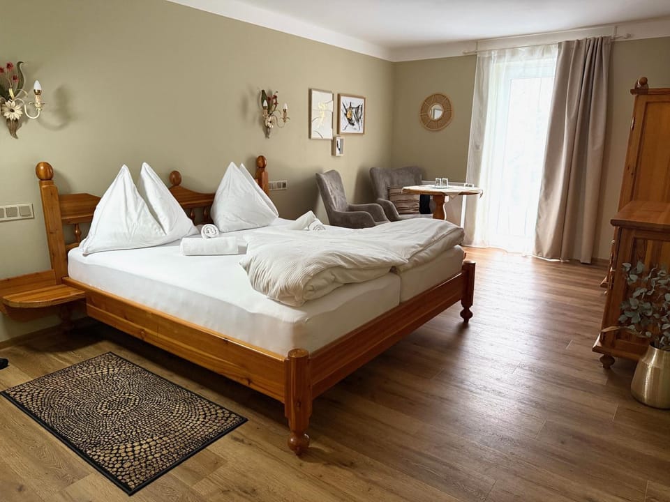 Bed, Photo of the whole room