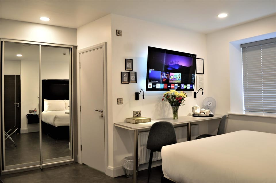TV and multimedia, Bedroom, wardrobe