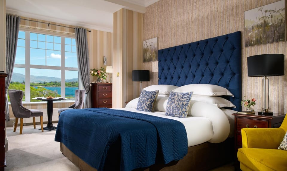 Bed, Photo of the whole room, Seating area, Bedroom