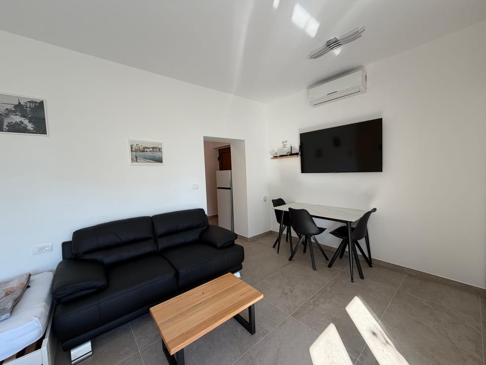 Living room, Seating area, air conditioner