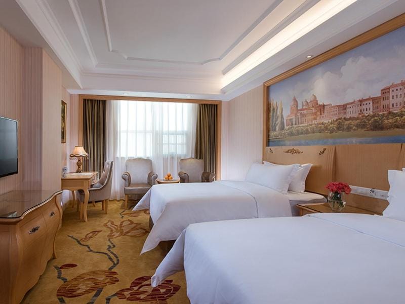 Vienna International Hotel Shenzhen Longhua Center Hotel in Shenzhen