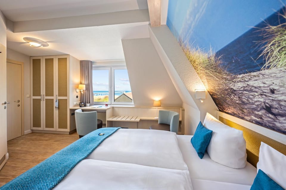 Photo of the whole room, Lake view, Sea view