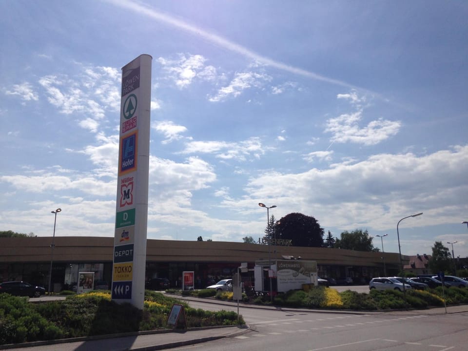 Neighbourhood, On site, Street view, Supermarket/grocery shop, Shopping Area