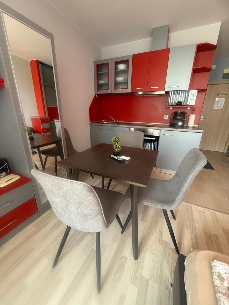 Kitchen or kitchenette, Living room, Seating area, Dining area
