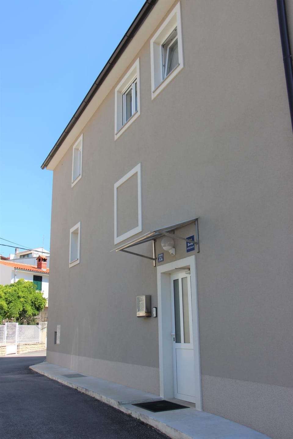 Facade/entrance