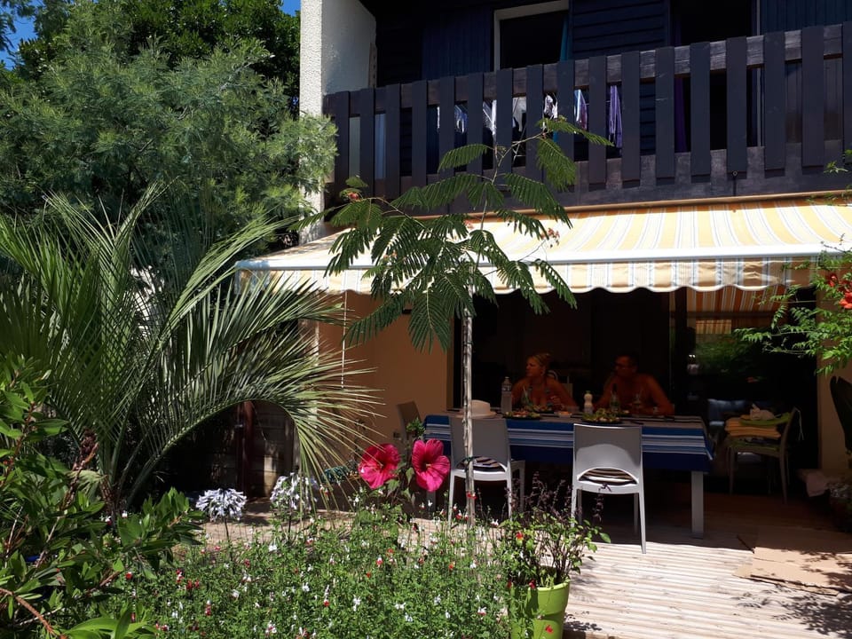 Patio, Balcony/Terrace, Dining area, Garden view