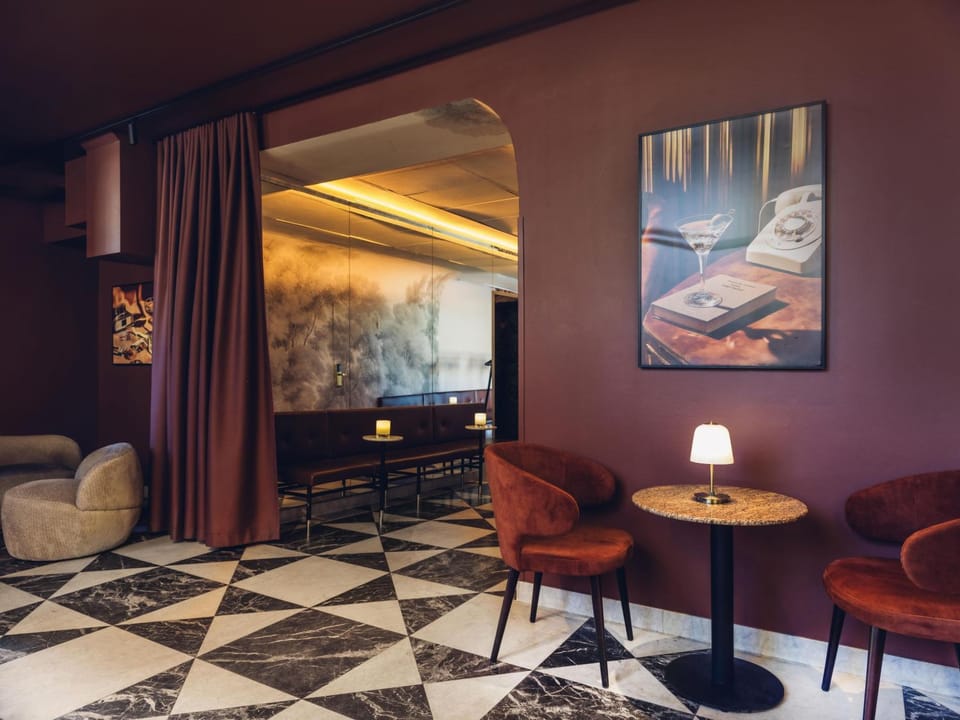 Lounge or bar