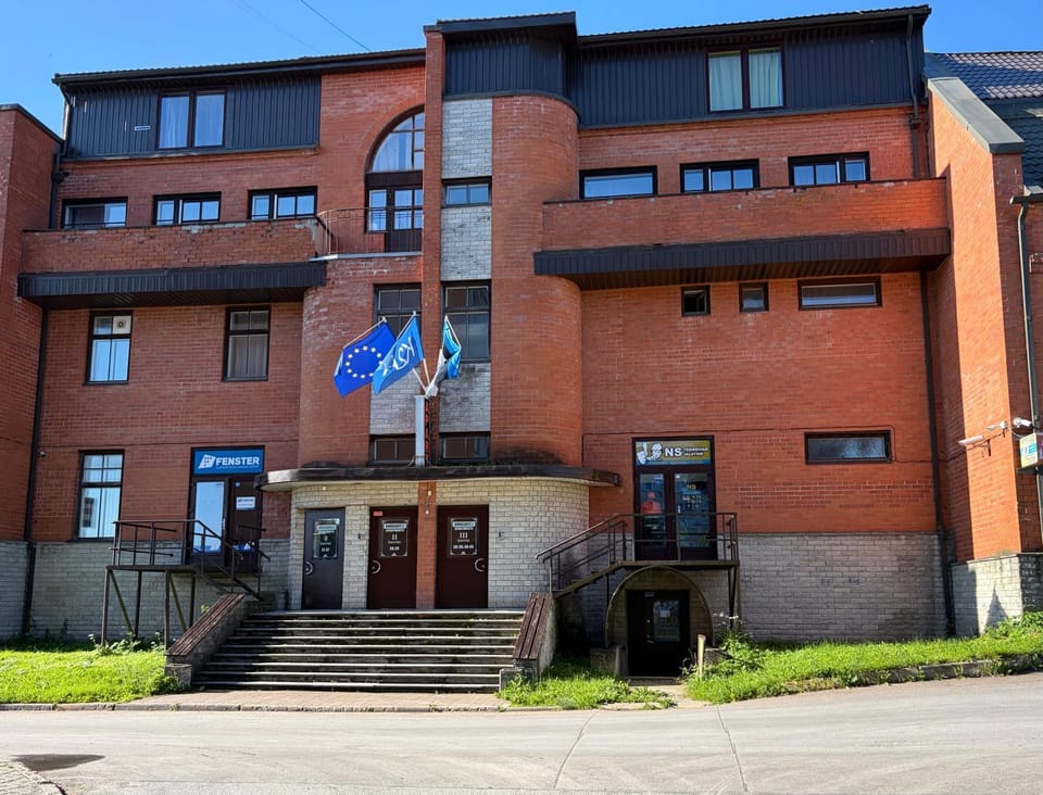 Property building, Facade/entrance, Day