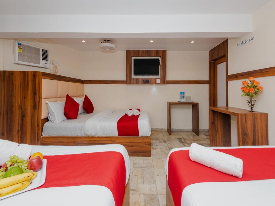 Communal lounge/ TV room, Bed, TV and multimedia, Photo of the whole room, Bedroom