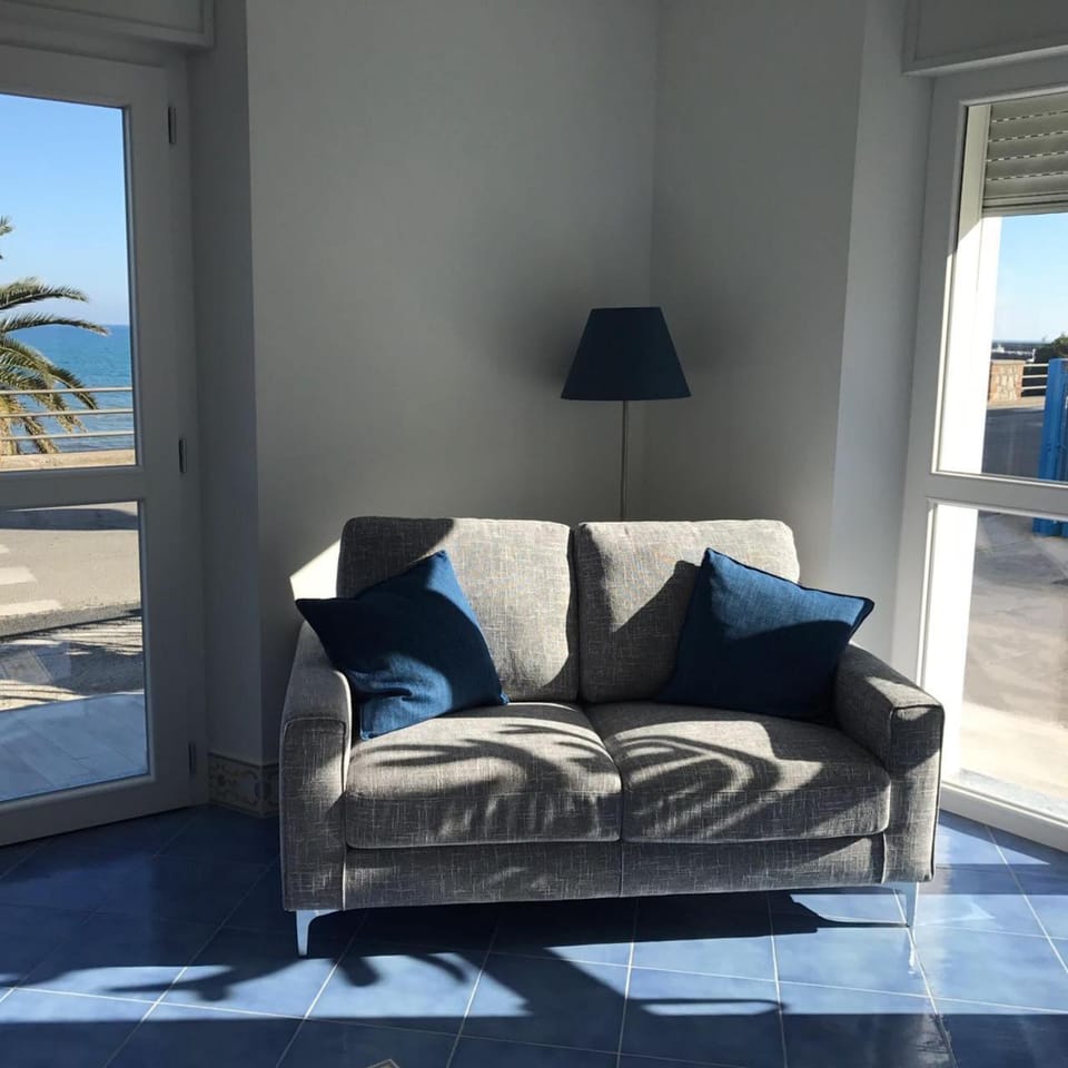 Communal lounge/ TV room, Area and facilities