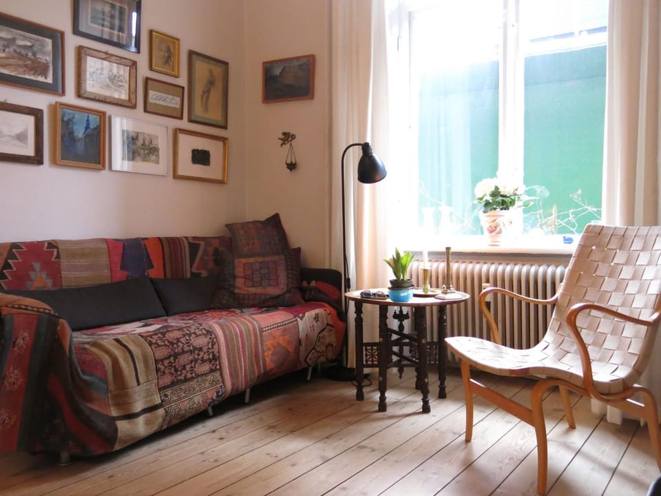 Living room, Photo of the whole room