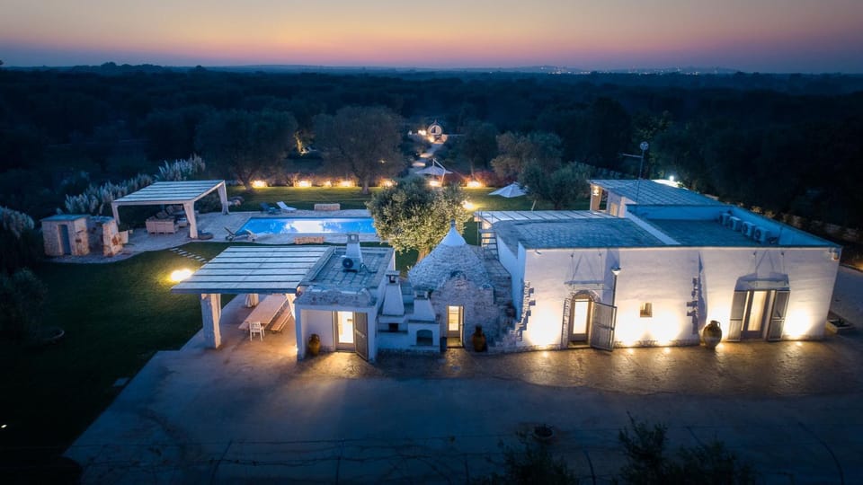Patio, BBQ facilities, Banquet/Function facilities, Swimming pool, Family
