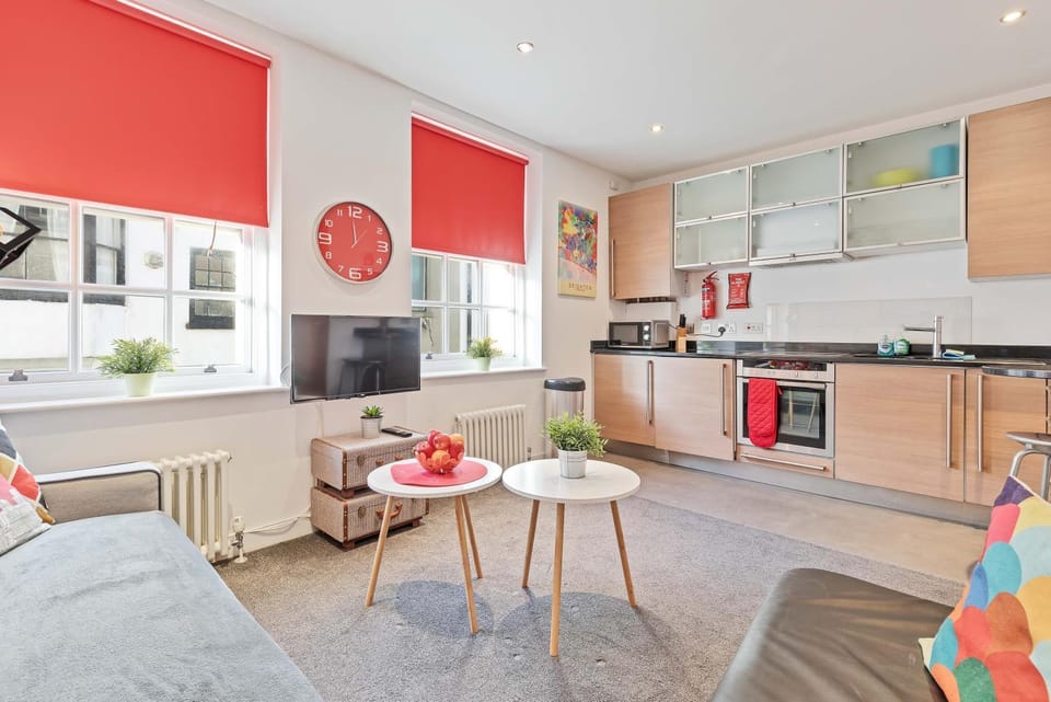 Coffee/tea facilities, Kitchen or kitchenette, Living room, Dining area
