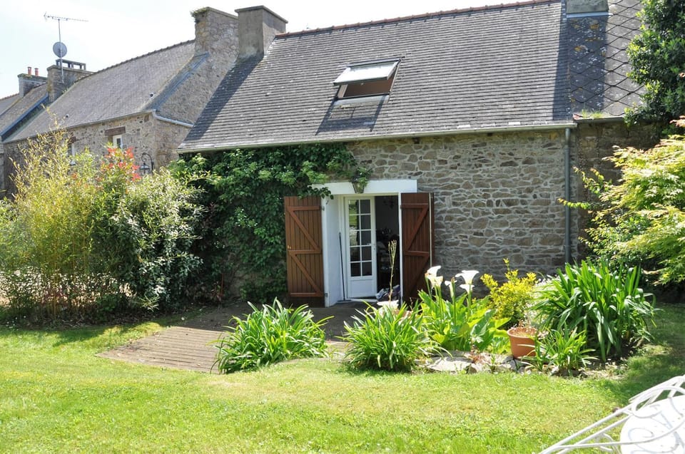 Facade/entrance, Garden view