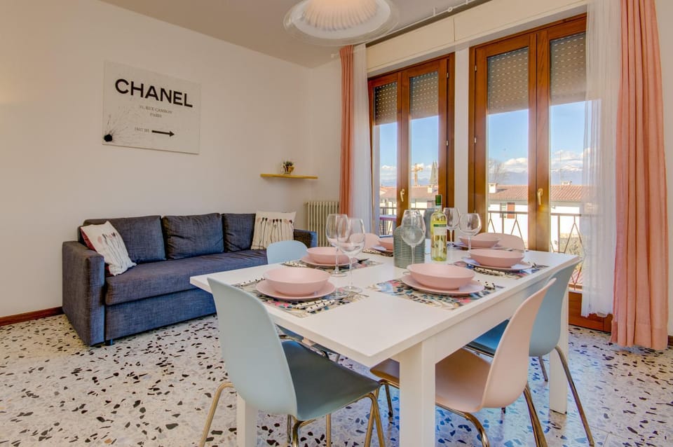 TV and multimedia, Balcony/Terrace, Living room, Seating area, Area and facilities
