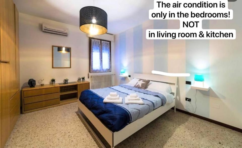 Bed, Photo of the whole room, Bedroom, air conditioner