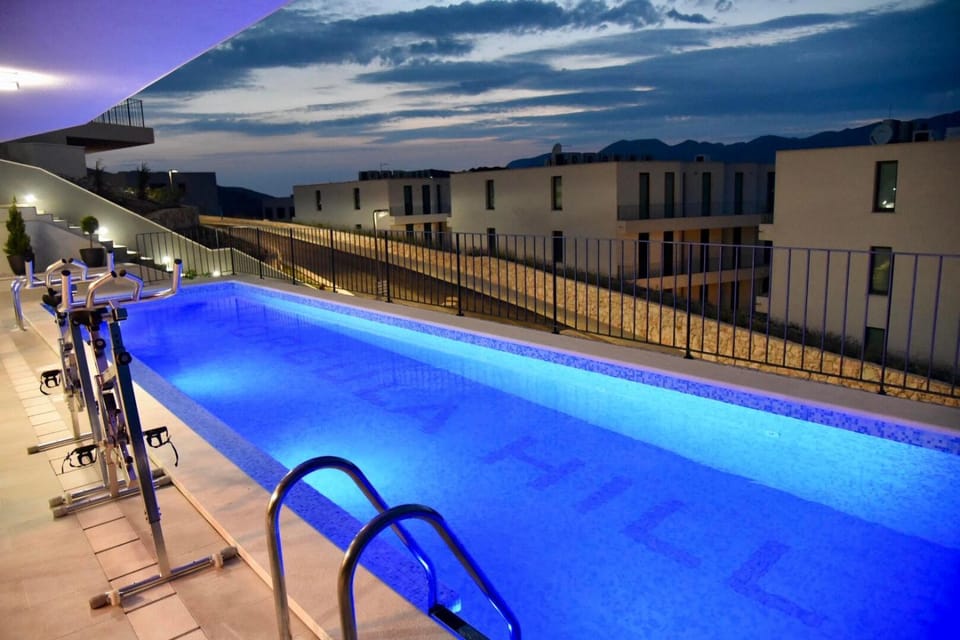 Swimming pool, Swimming pool