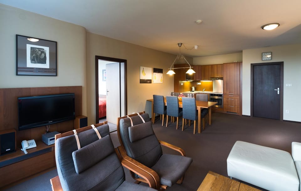 TV and multimedia, Kitchen or kitchenette, Living room, Dining area