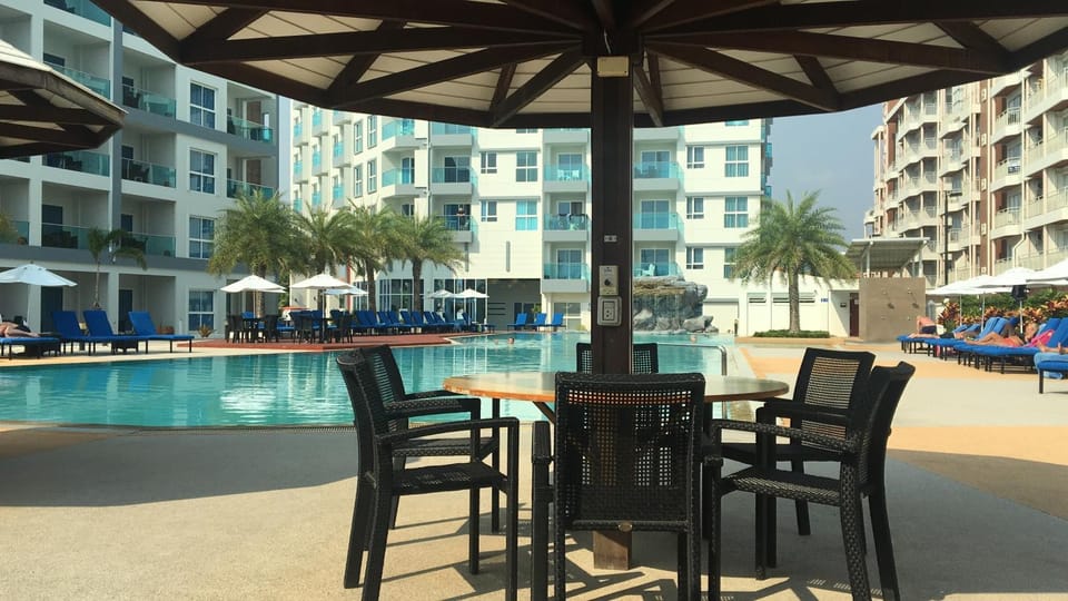Restaurant/places to eat, Swimming pool