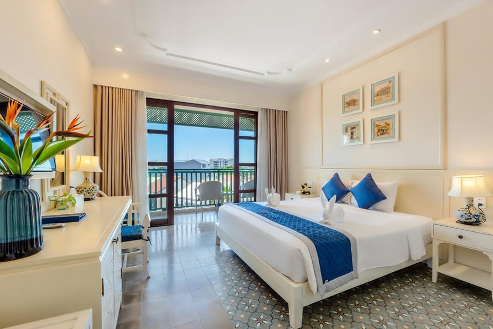 Bed, TV and multimedia, Coffee/tea facilities, View (from property/room), Balcony/Terrace, Living room, Photo of the whole room, Bedroom, City view, Pool view, locker, microwave, oven, room service, air conditioner