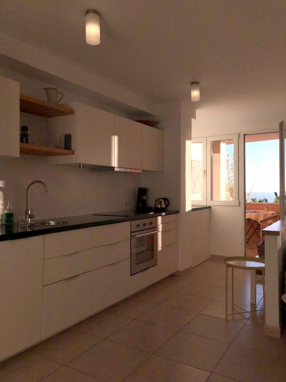 Kitchen or kitchenette, dishwasher, stove