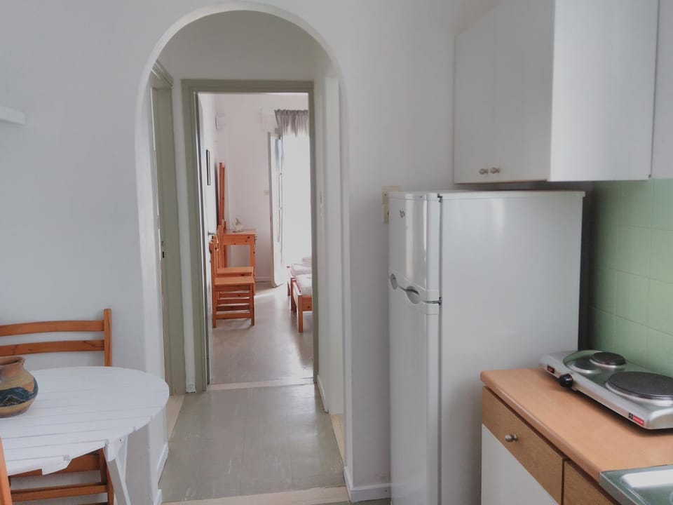 Kitchen or kitchenette, Dining area, Bedroom