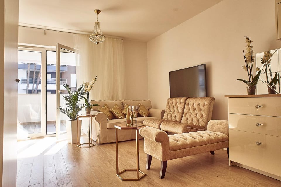 TV and multimedia, Balcony/Terrace, Living room, Seating area